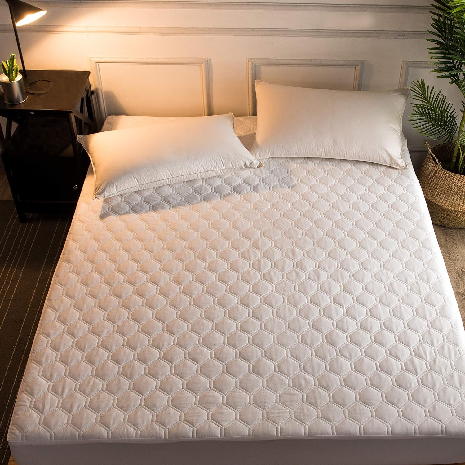 Hani Minna Premium Quilted Fitted Mattress Pad Protector Made with Natural Combed Cotton – Cooling and Breathable Mattress Topper (Queen)